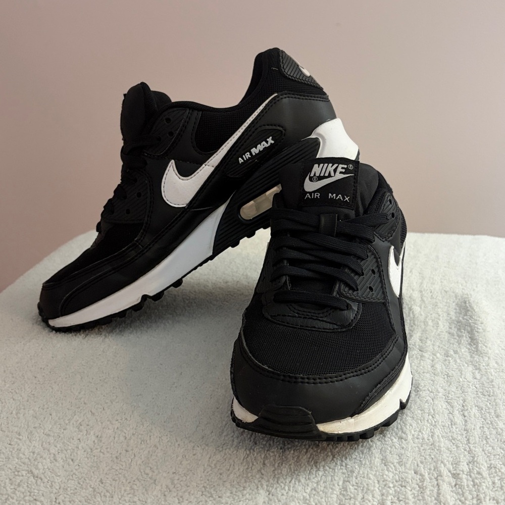 Nike Air Max Women's Black and White Sneakers